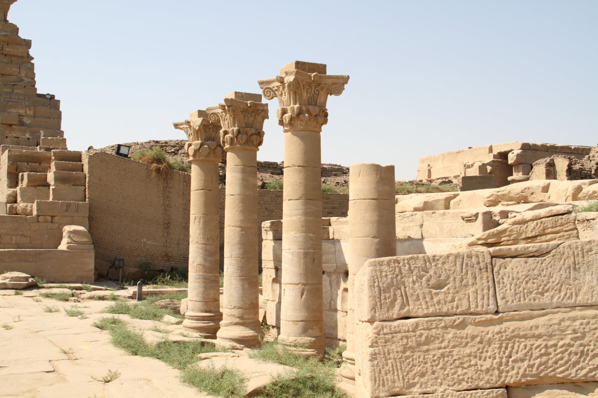 Hathor-Tempel Dendera – Säulen