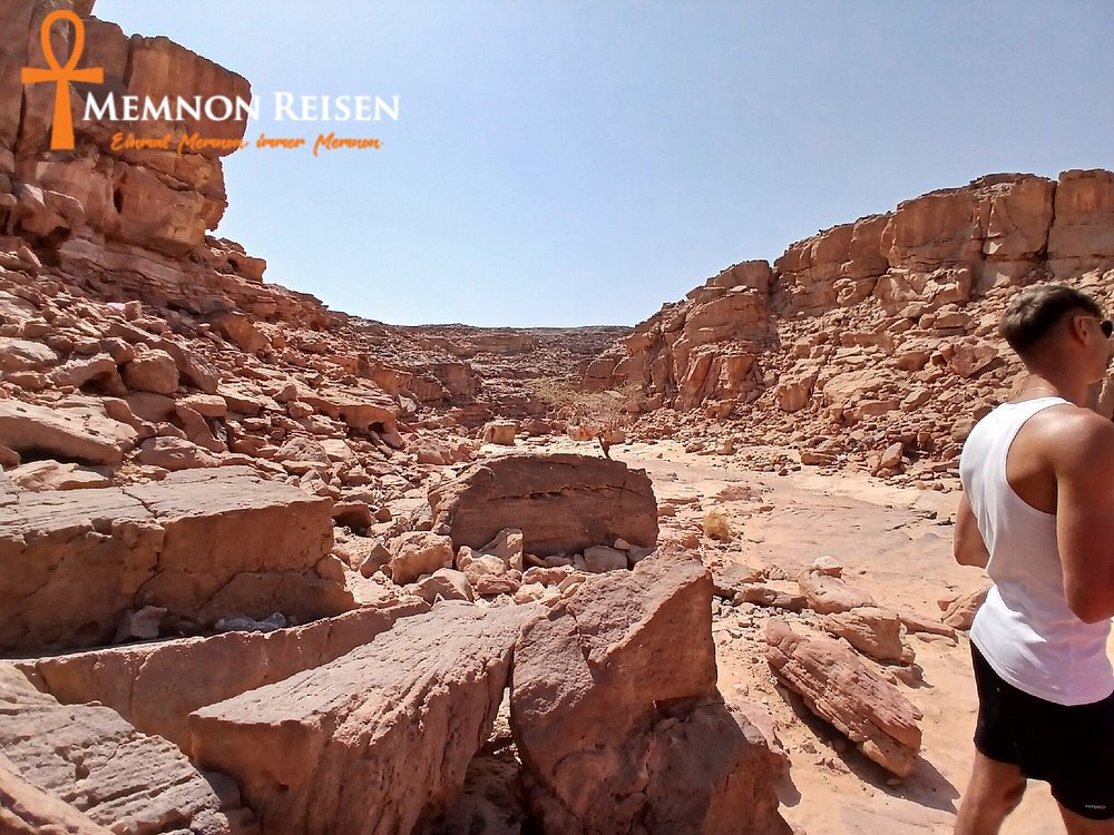 caption - 2026-08-11T203710.508 Coloured Canyon Sinai Wanderung ab Sharm El Sheikh | Naturabenteuer